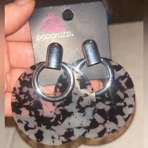 Paparazzi earrings NWT
